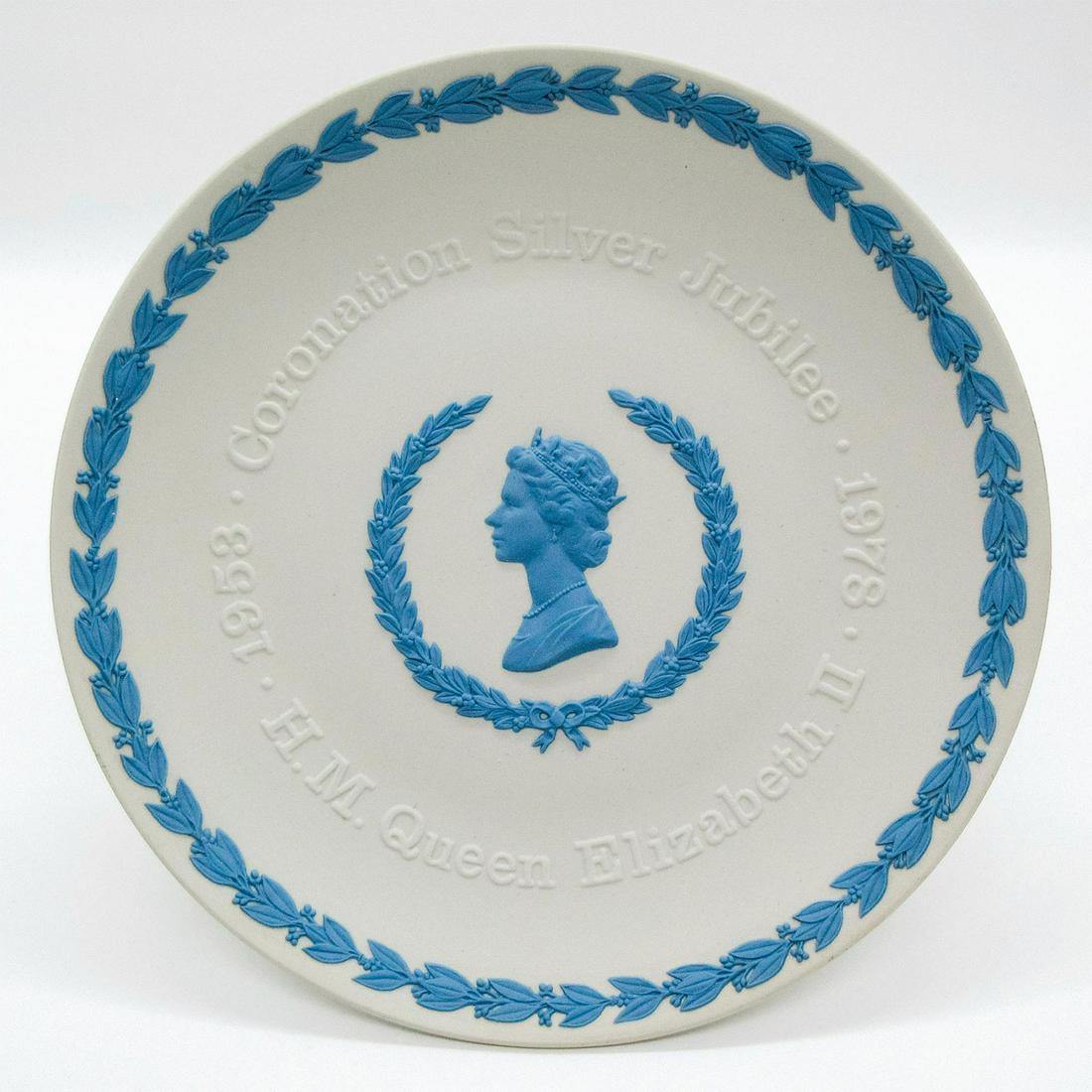 Wedgwood Jasperware Plate, Queen Elizabeth II Silver (1 of 4)