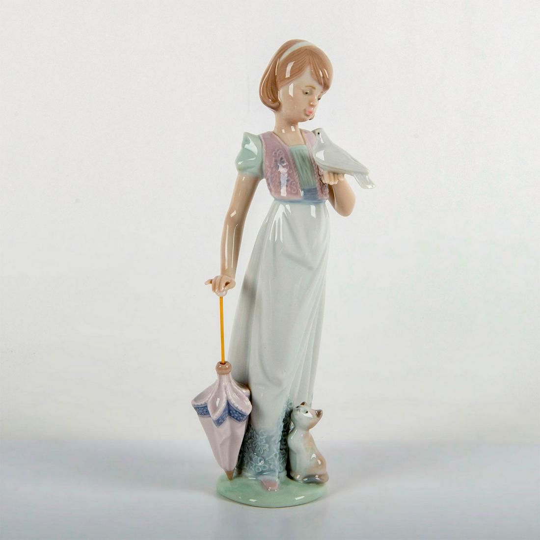 Lladro Porcelain Figurine, Summer Stroll 1007611 (1 of 4)