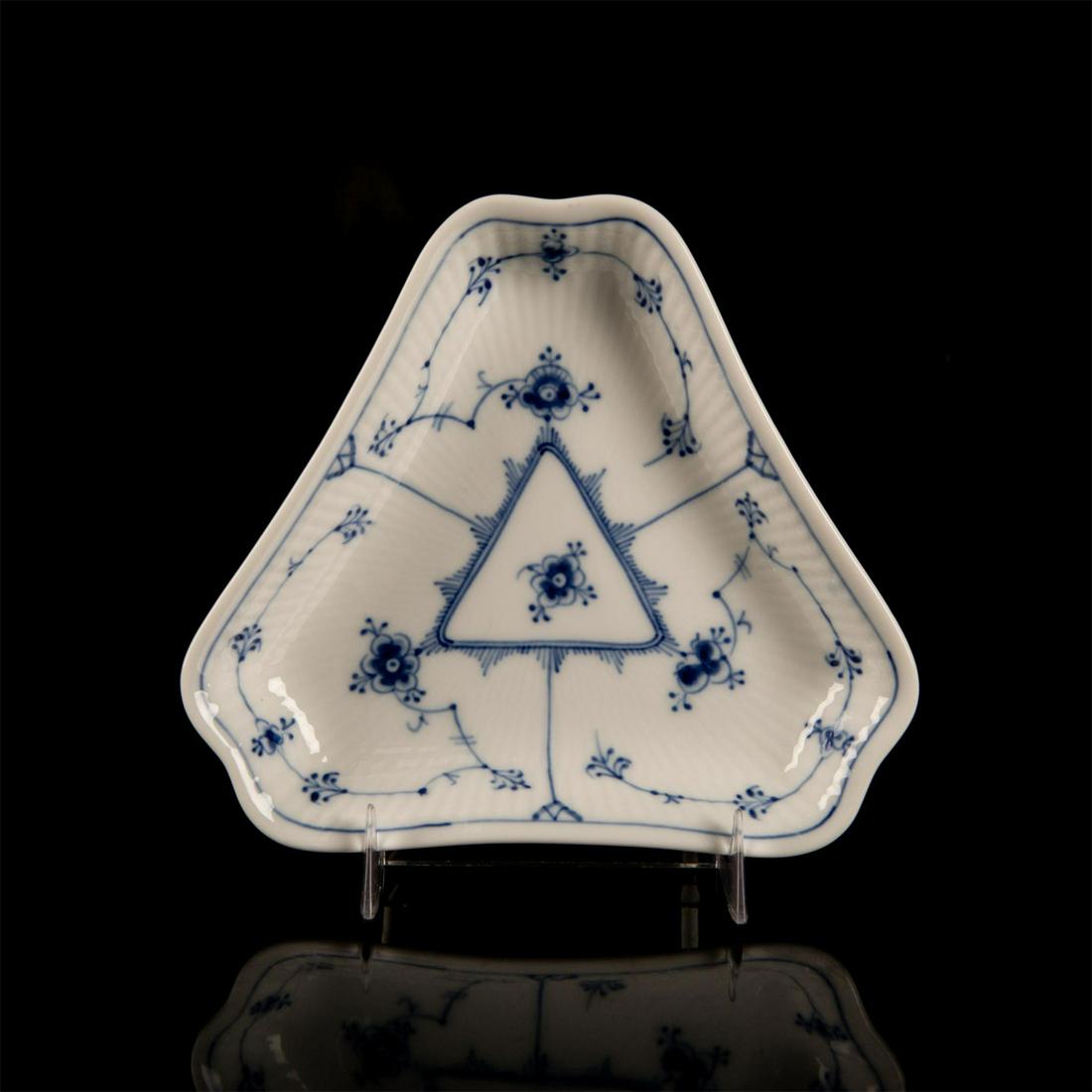 Royal Copenhagen Blue Fluted Half Lace, Pickle Dish: Beautiful porcelain triangle pickle dish in white and blue coloration. Number 2211. Royal Copenhagen backstamp. Good condition. #RoyalCopenhagen Artist: Arnold Krog Issued: 20th c. Dimensions: 5.75"W