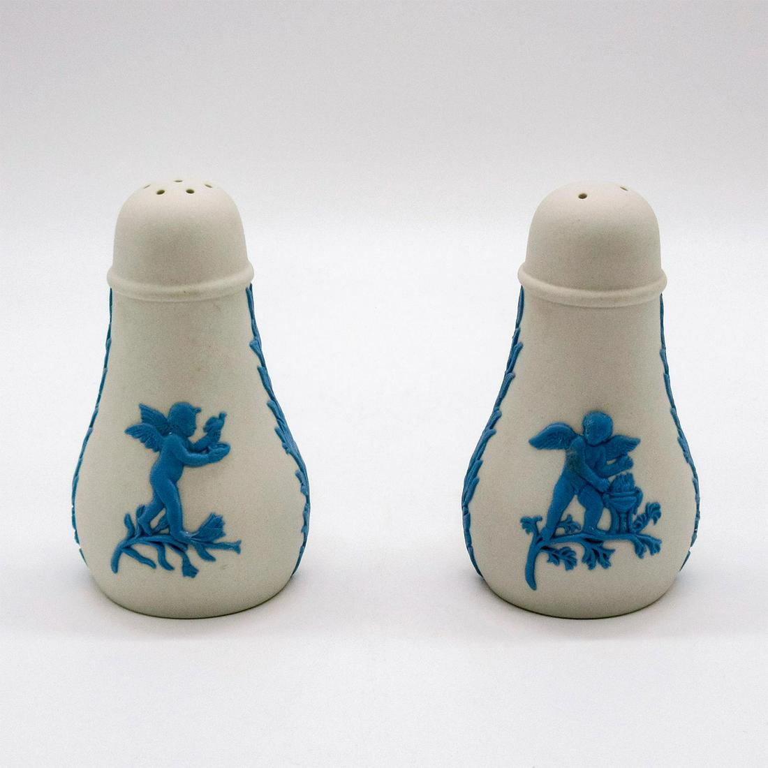 Wedgwood Cream Jasperware Salt and Pepper Shaker Set (1 of 4)