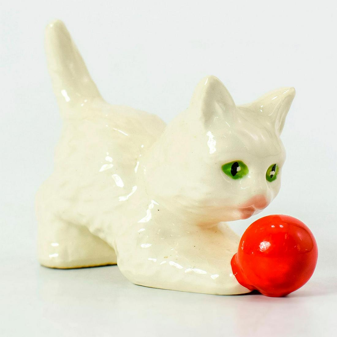 Cat with Ball CK364 - Goebel Hummel Figurine (1 of 3)