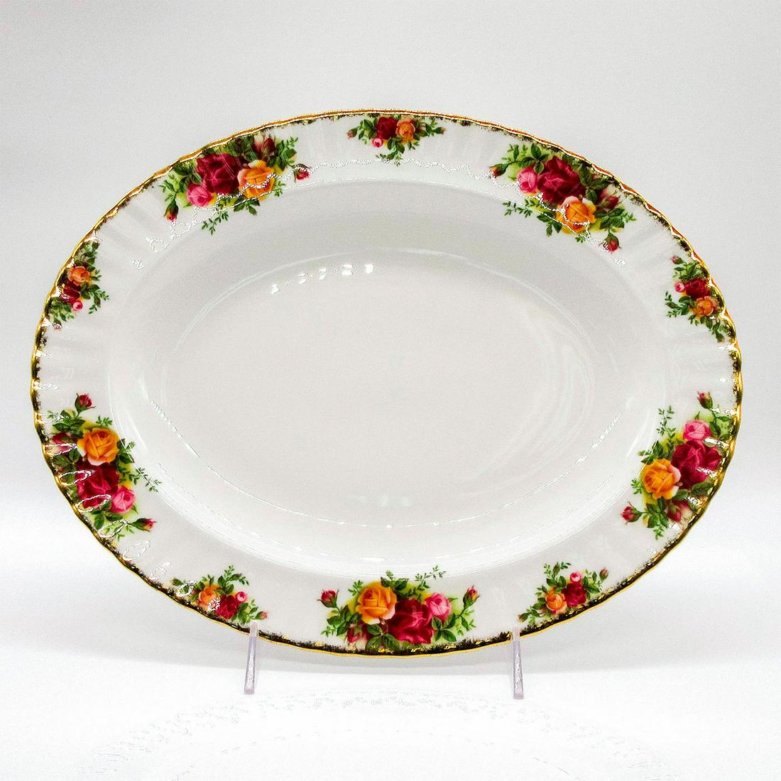 Vintage Royal Albert Serving Platter, Old Country Roses: Glazed, oval Bone China with roses along border and gilt trim. Royal Albert backstamp. #royalalbert #platter Issued: c. 1962 Dimensions: 9.5"L x 13.5" dia. Manufacturer: Royal Albert Country of Origin