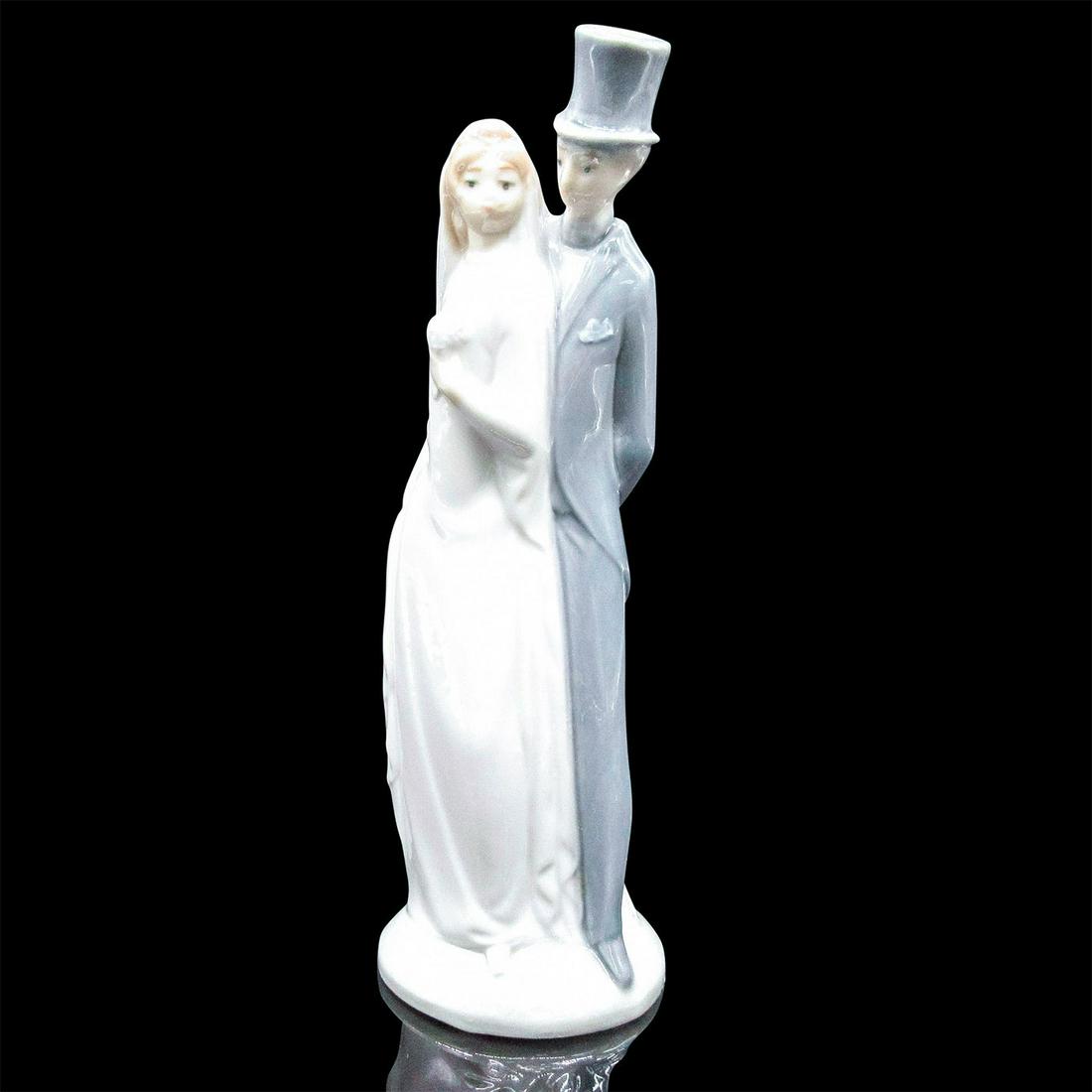 Nao by Lladro Figurine Cake Topper, Just Married 02010109 (1 of 6)