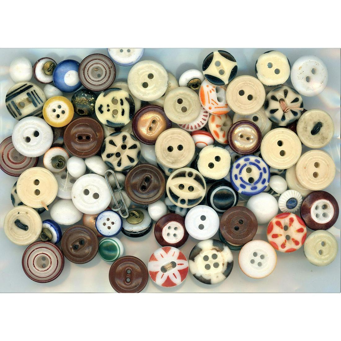 A BAG LOT OF ASSORTED CHINA BUTTONS (1 of 4)