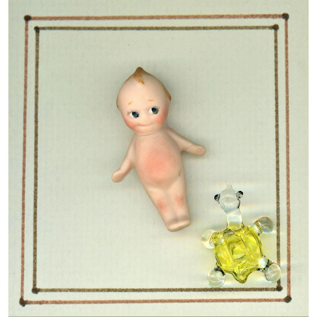 SMALL CARD OF REALISTIC LAMPWORK AND PORCELAIN BUTTONS (1 of 3)