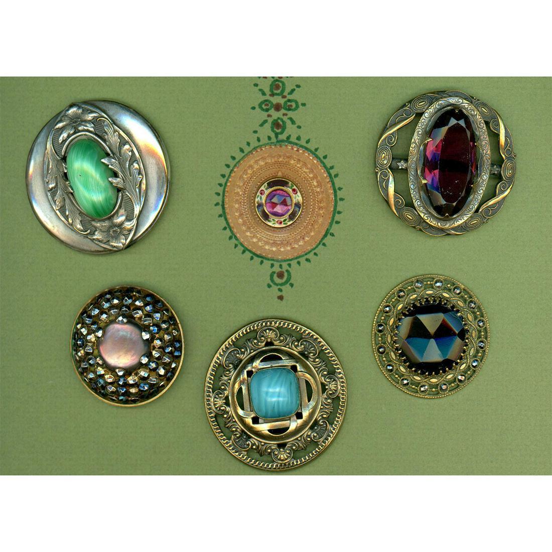 A SMALL CARD OF DIVISION ONE GAY 90 BUTTONS (1 of 4)