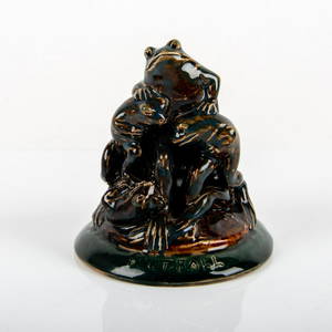 Doulton Lambeth George Tinworth Figural Group, Football