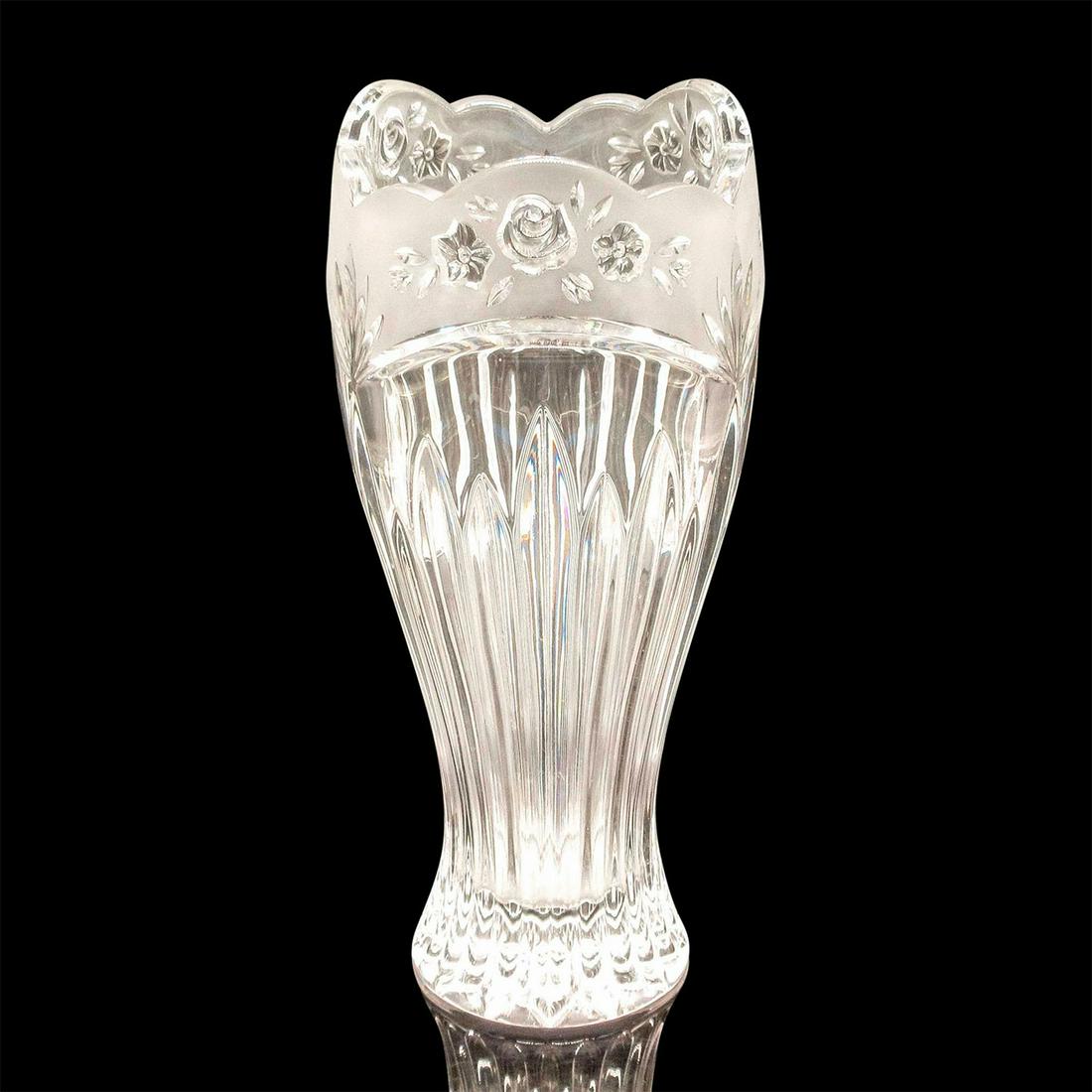 Oneida Southern Garden Lead Crystal Flower Vase (1 of 8)