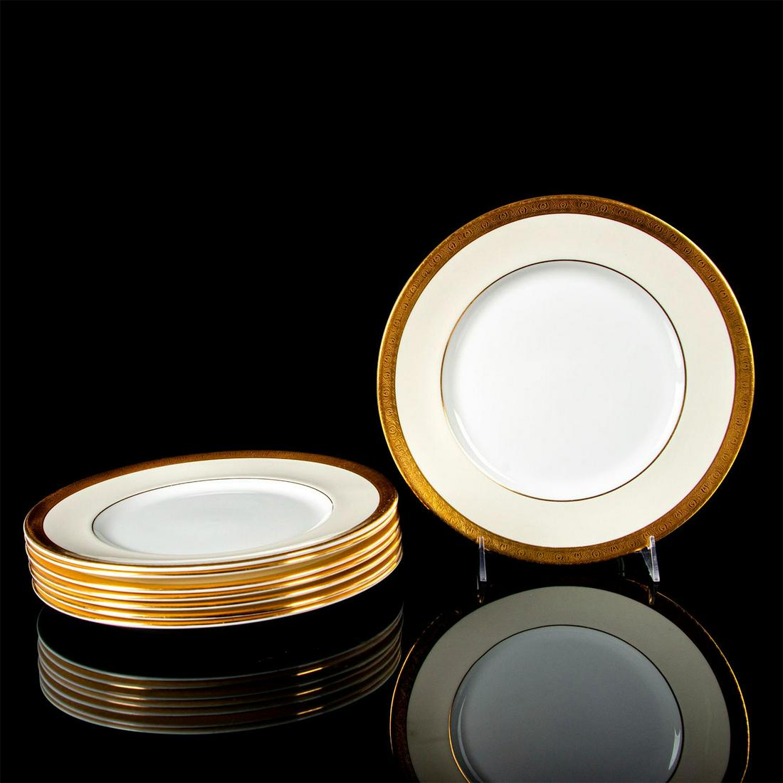8pc Minton Buckingham K-159, Dinner Plate Set: Bone China. Gold encrusted edge, cream rim, and white center. Minton backstamp. #minton #bonechina #dinnerplate Issued: 1926 - 2009 Dimensions: .8"H x 10.6" dia. Manufacturer: Minton Country of Origin