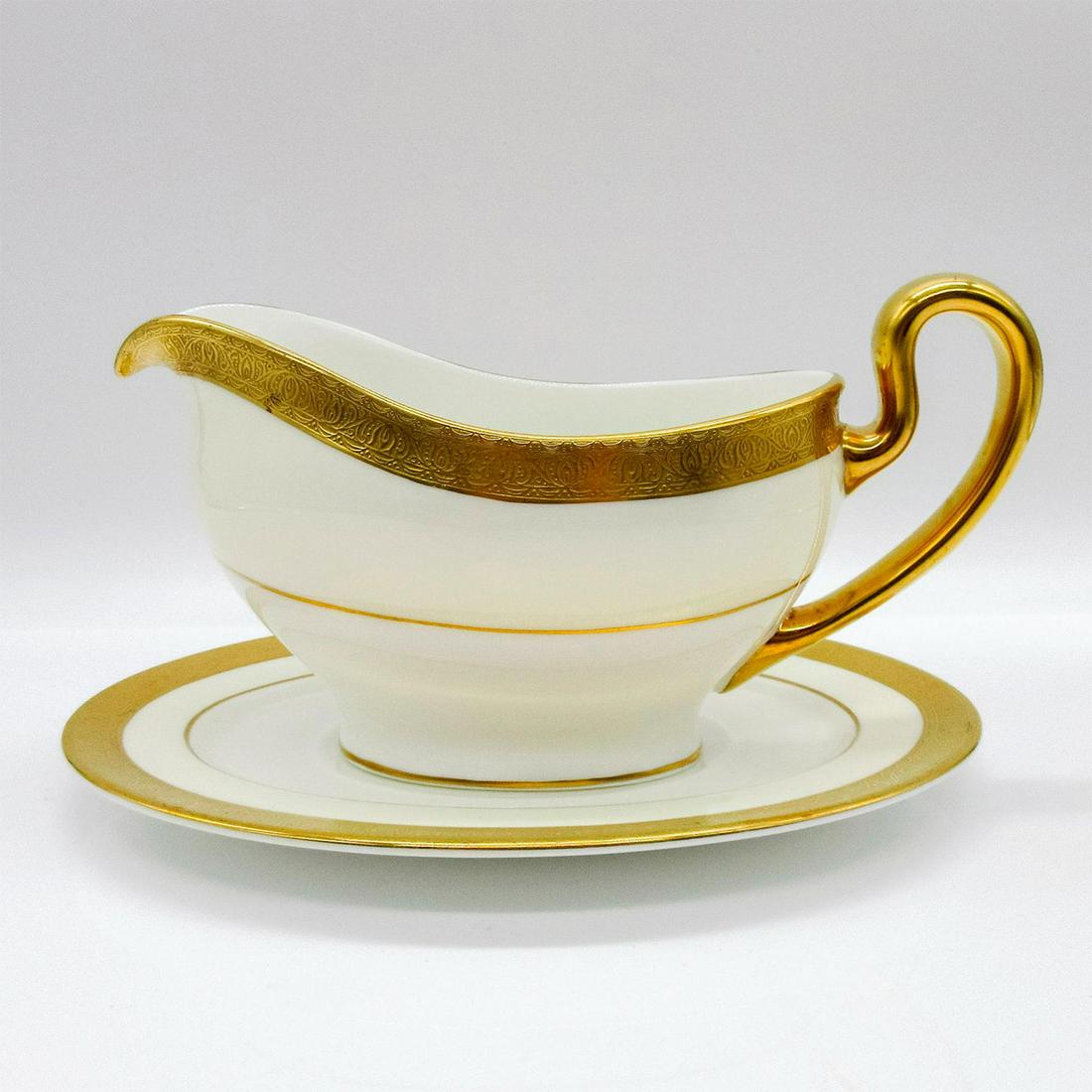 Minton Buckingham K-159, Gravy Boat and Underplate: Bone China. Gold encrusted edge, cream rim, and white center. Minton backstamp. Gravy Boat: 8"L x 4"W x 4.25"H. Underplate: 8.25"L x 6"W x .75"H #minton #bonechina #gravyboat Issued: 1926 - 2009 Manuf