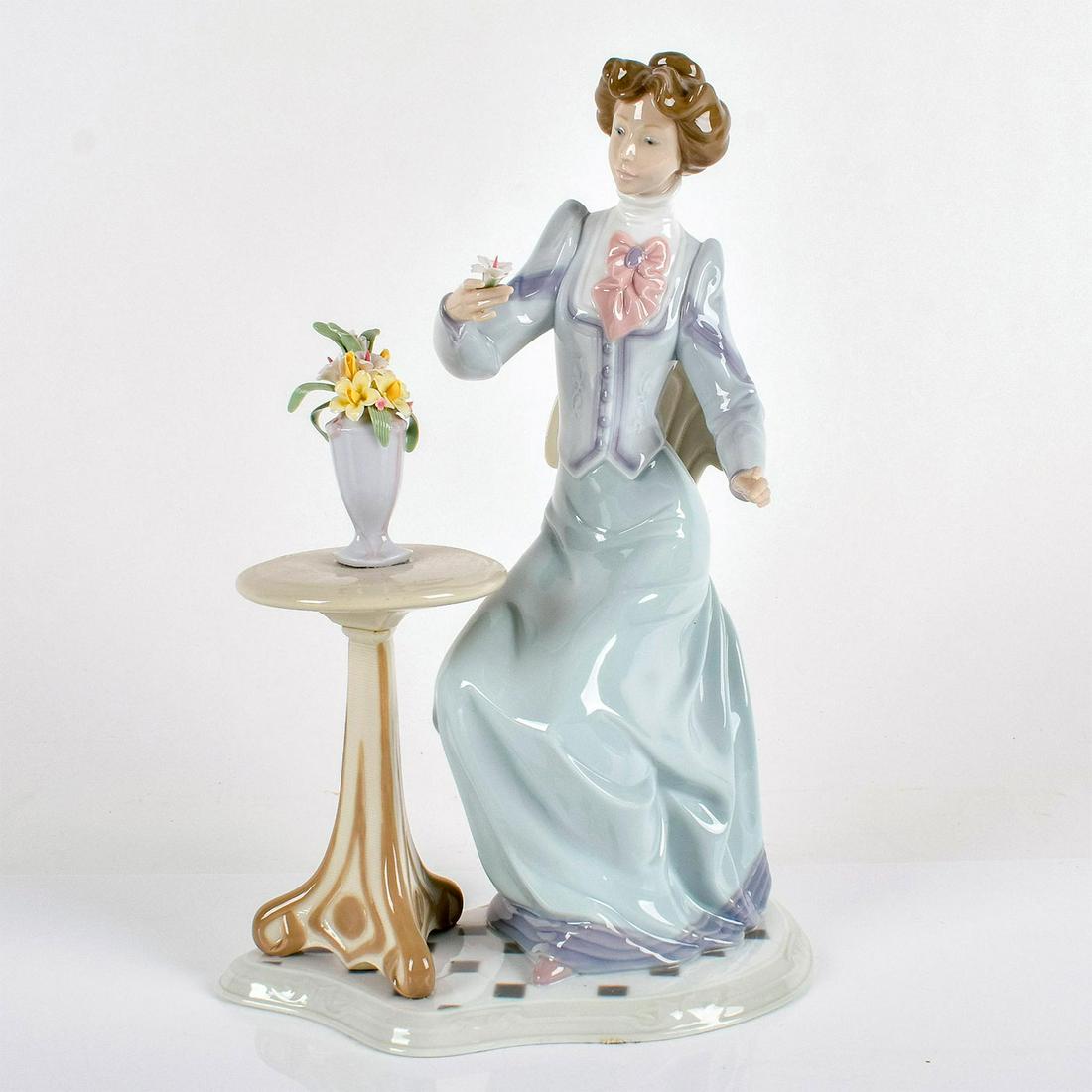 A Lovely Thought 1006518 - Lladro Porcelain Figurine (1 of 6)