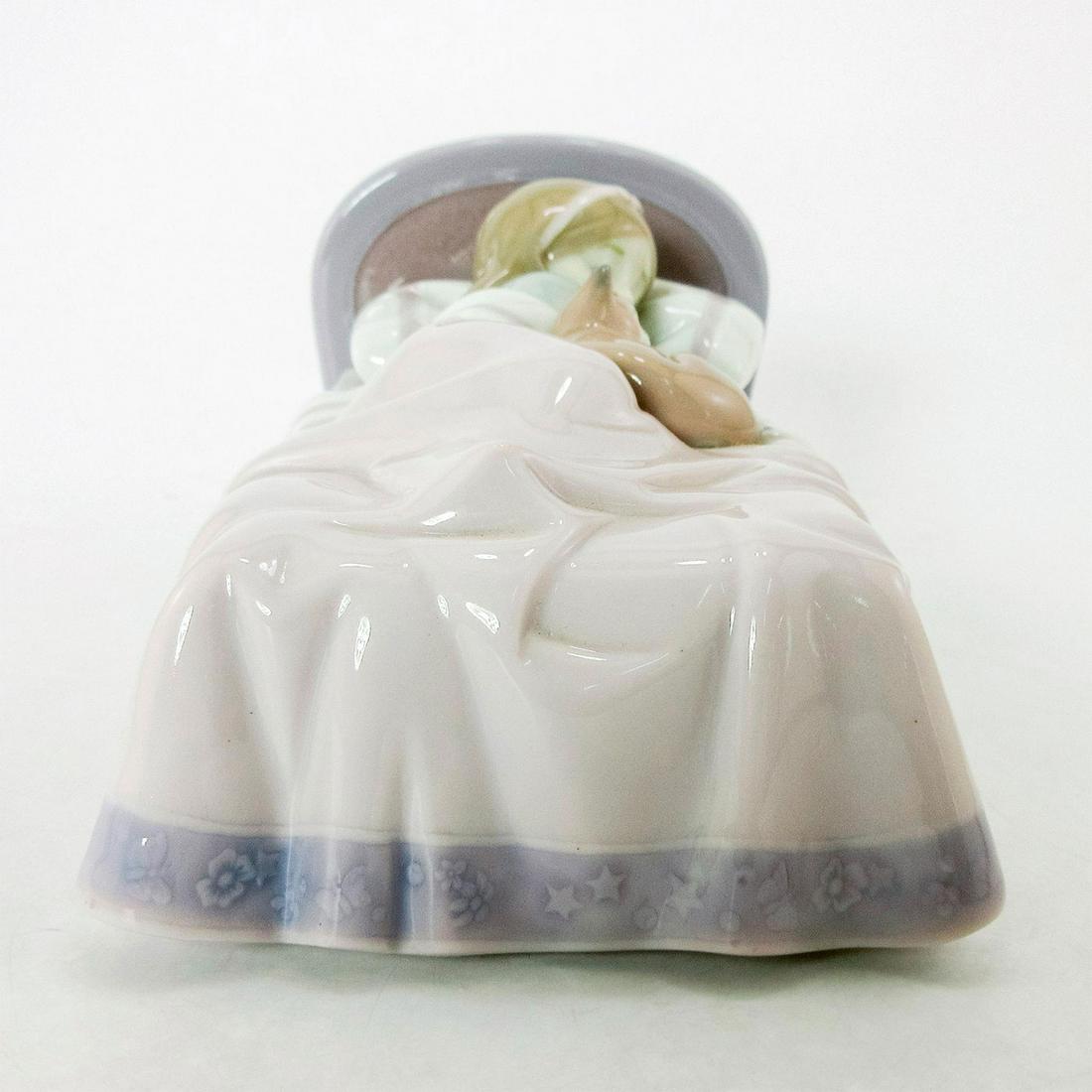 Cozy Companions 1006540 - Lladro Porcelain Figurine: Glossy, Lladro backstamp. Artist: Jose Javier Malavia Issued: 1998-2005 Dimensions: 3.5"H x 6.25"W Manufacturer: Lladro Country of Origin: Spain