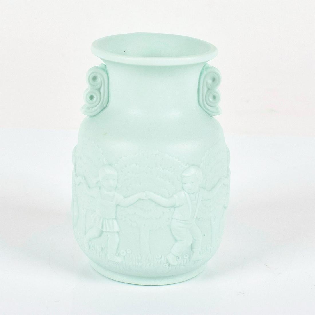 Vase 1015260.3 - Lladro Porcelain: Matte finish, Lladro backstamp. Artist: Jose Roig Issued: 1984-1988 Dimensions: 3.5"H Manufacturer: Lladro Country of Origin: Spain
