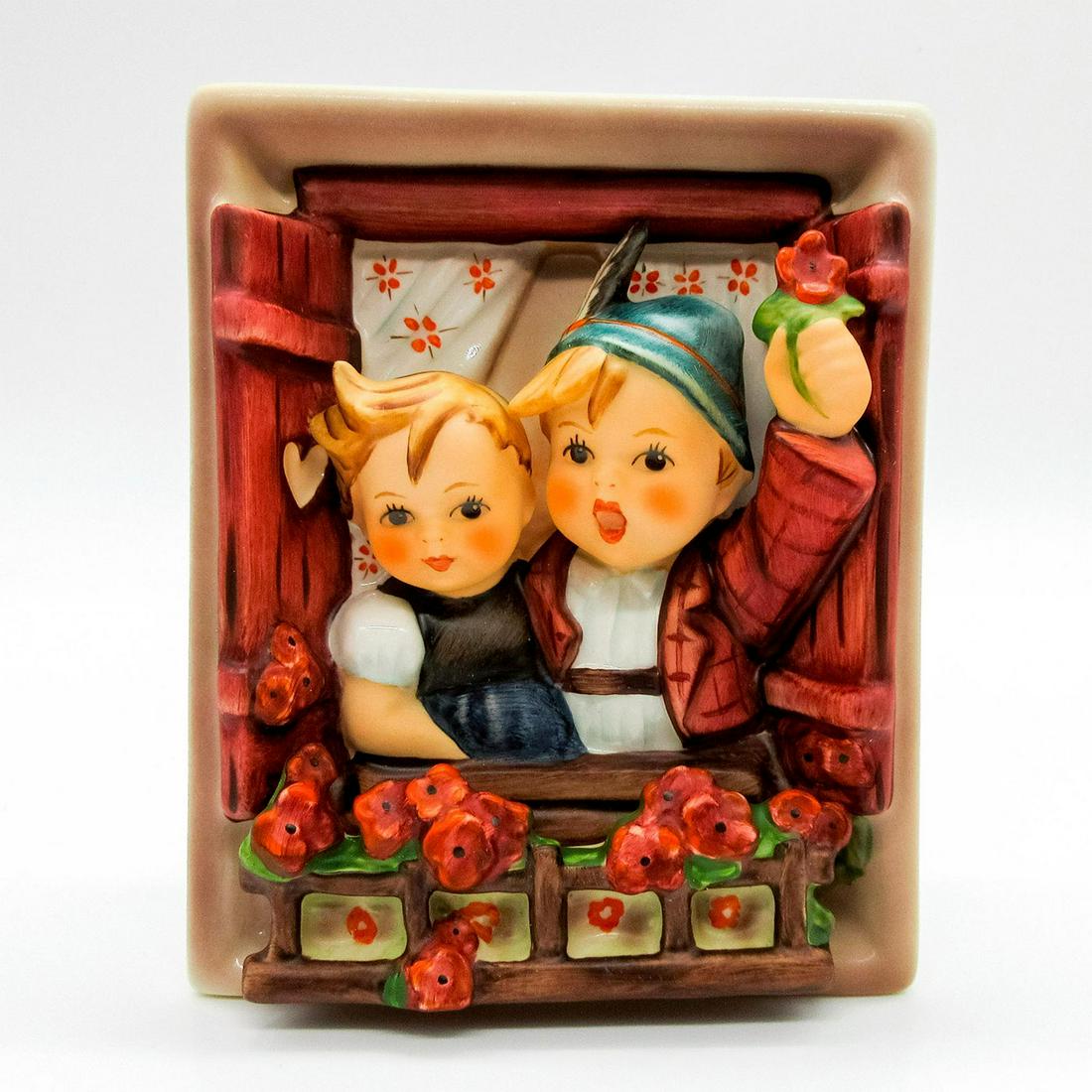 Vacation Time 125 - Goebel Hummel Figurine (1 of 2)