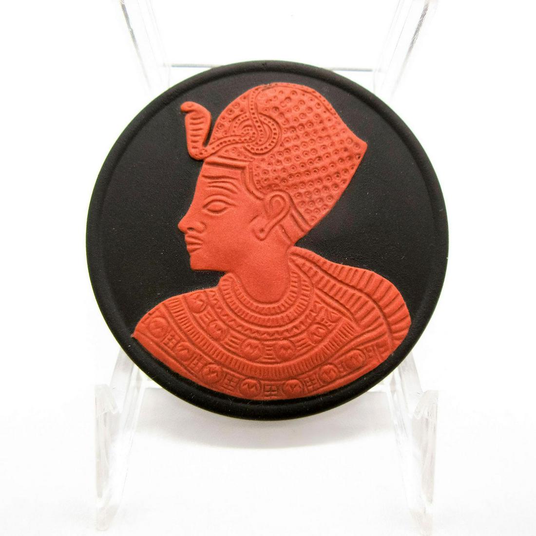 Wedgwood Black Jasperware Egyptian, King Tut Medallion: Round flat medallion with terracotta sprigged decoration of Tutankhamun. Wedgwood impressed on back. #wedgwood Issued: 1978 - 1986 Dimensions: 1.75" dia. Manufacturer: Wedgwood Country of Origin: Engl