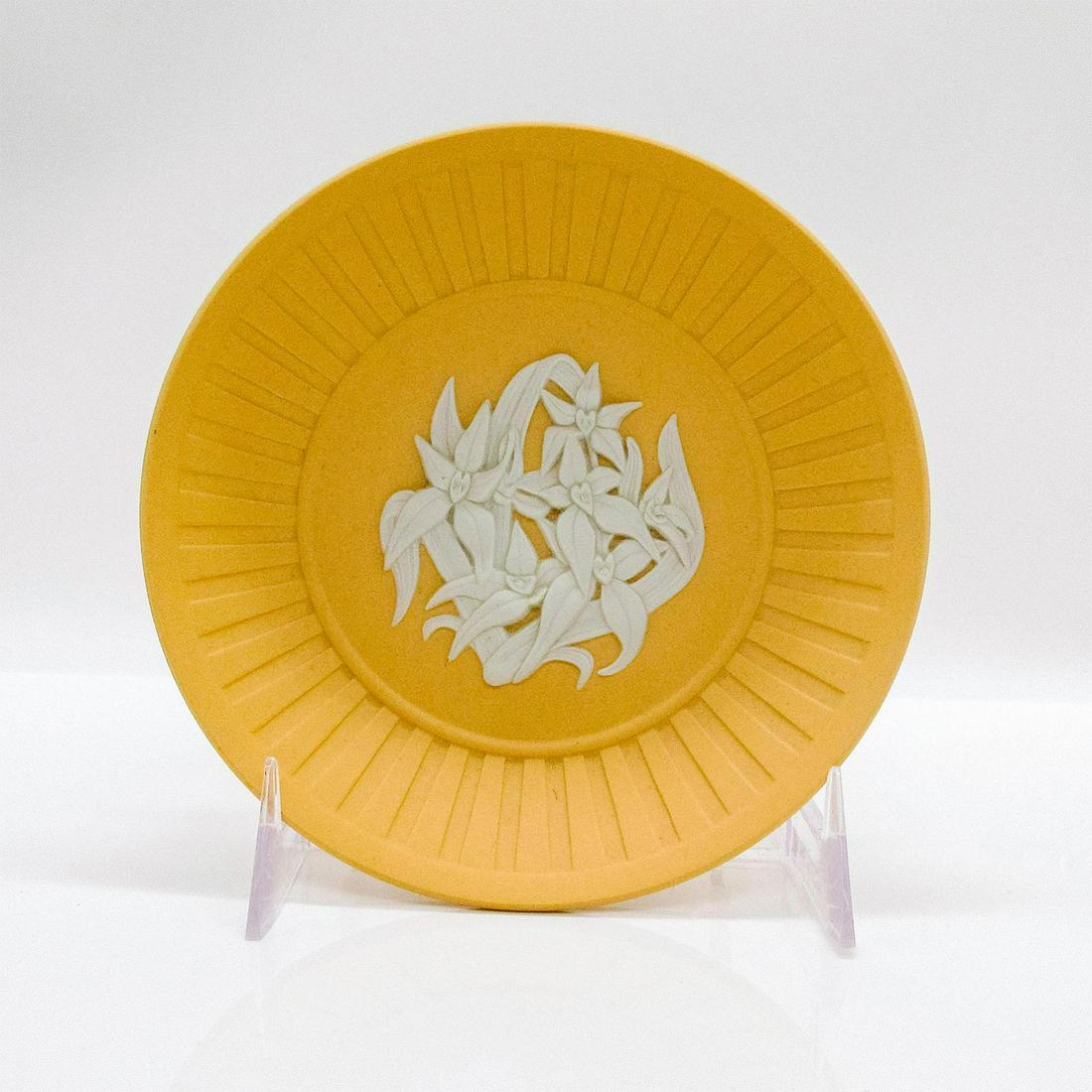 Wedgwood Cane Yellow Jasperware Fluted Tray: Cane yellow stoneware fluted plate with cream vine sprigs and Australian wildflowers in relief. Impressed Wedgwood backstamp. #wedgwood #jasperware #australia #flowers Issued: 20th c. Dimensions: 4.75
