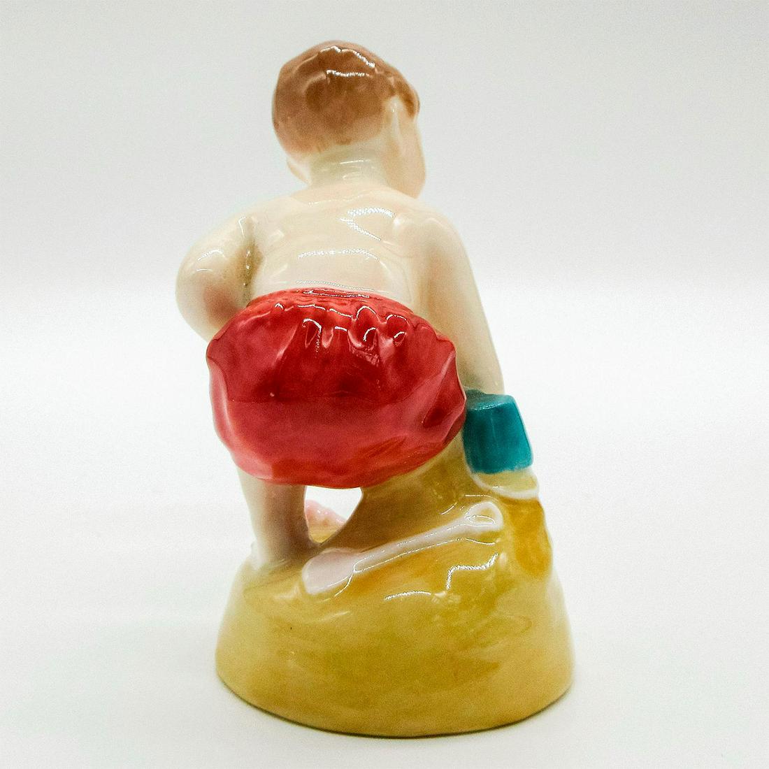 Sea Shore HN2263 - Royal Doulton Figurine (1 of 5)