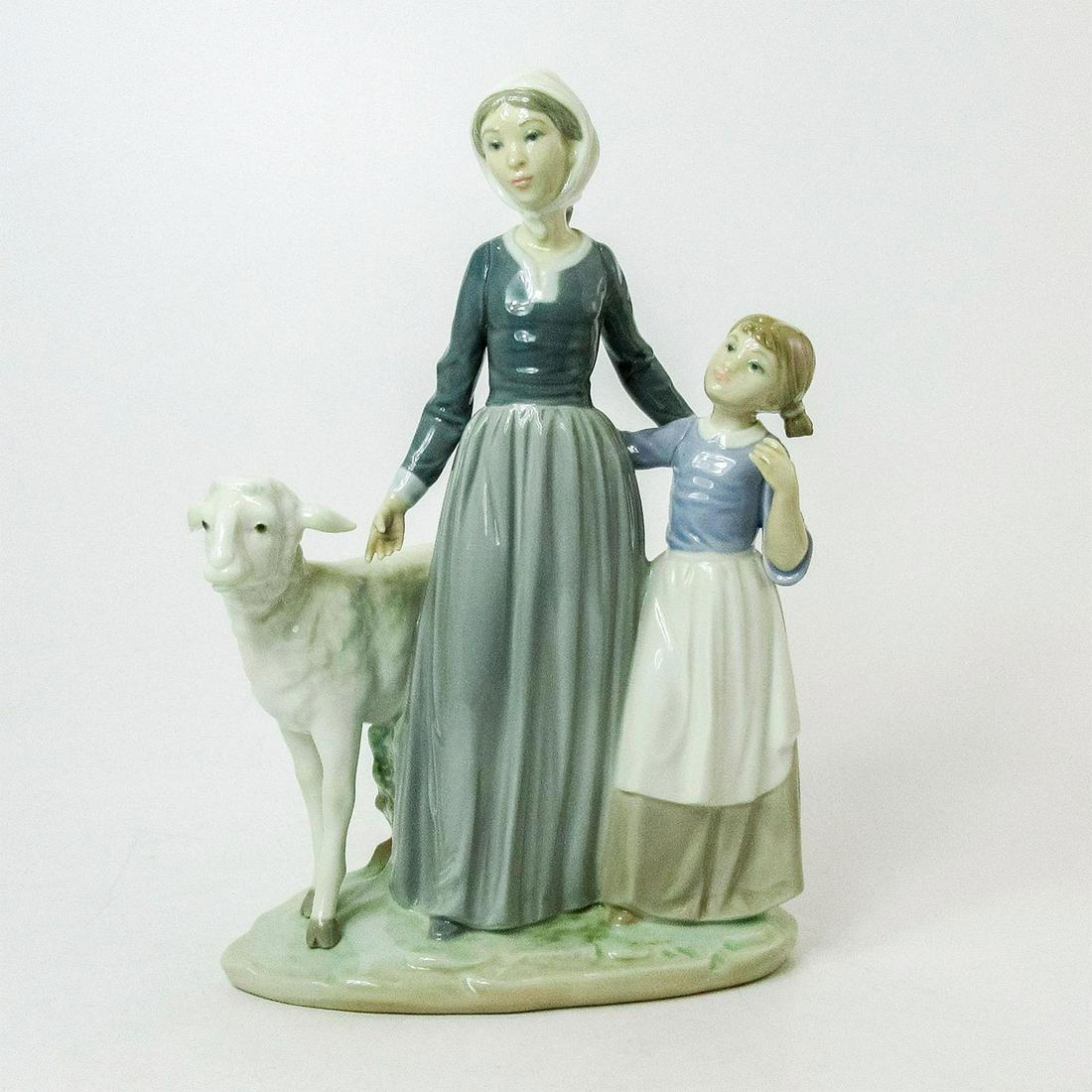Mother w/Child & Lamb 1005299 - Lladro Porcelain Figurine (1 of 3)