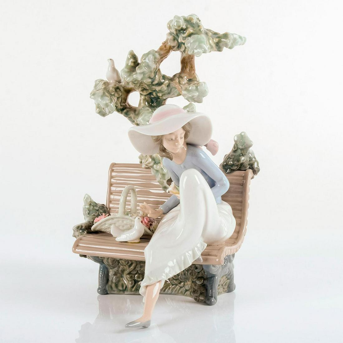 Sunday in the Park 1005365 - Lladro Porcelain Figurine: Glossy, includes original box.�Lladro backstamp on bottom. Artist: Antonio Ramos Issued: 1986-1991 Dimensions: 8.75"H Manufacturer: Lladro Country of Origin: Spain