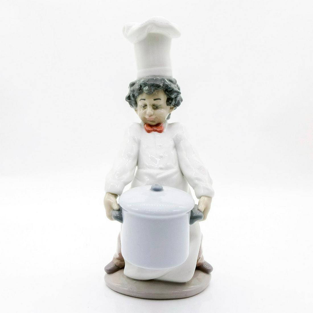 The Great Chef 1006234 - Lladro Porcelain Figurine: Glossy finish; Lladro backstamp on bottom. Artist: Antonio Ramos Issued: 1995 Dimensions: 8.75"H x 5.5"W Manufacturer: Lladro Country of Origin: Spain