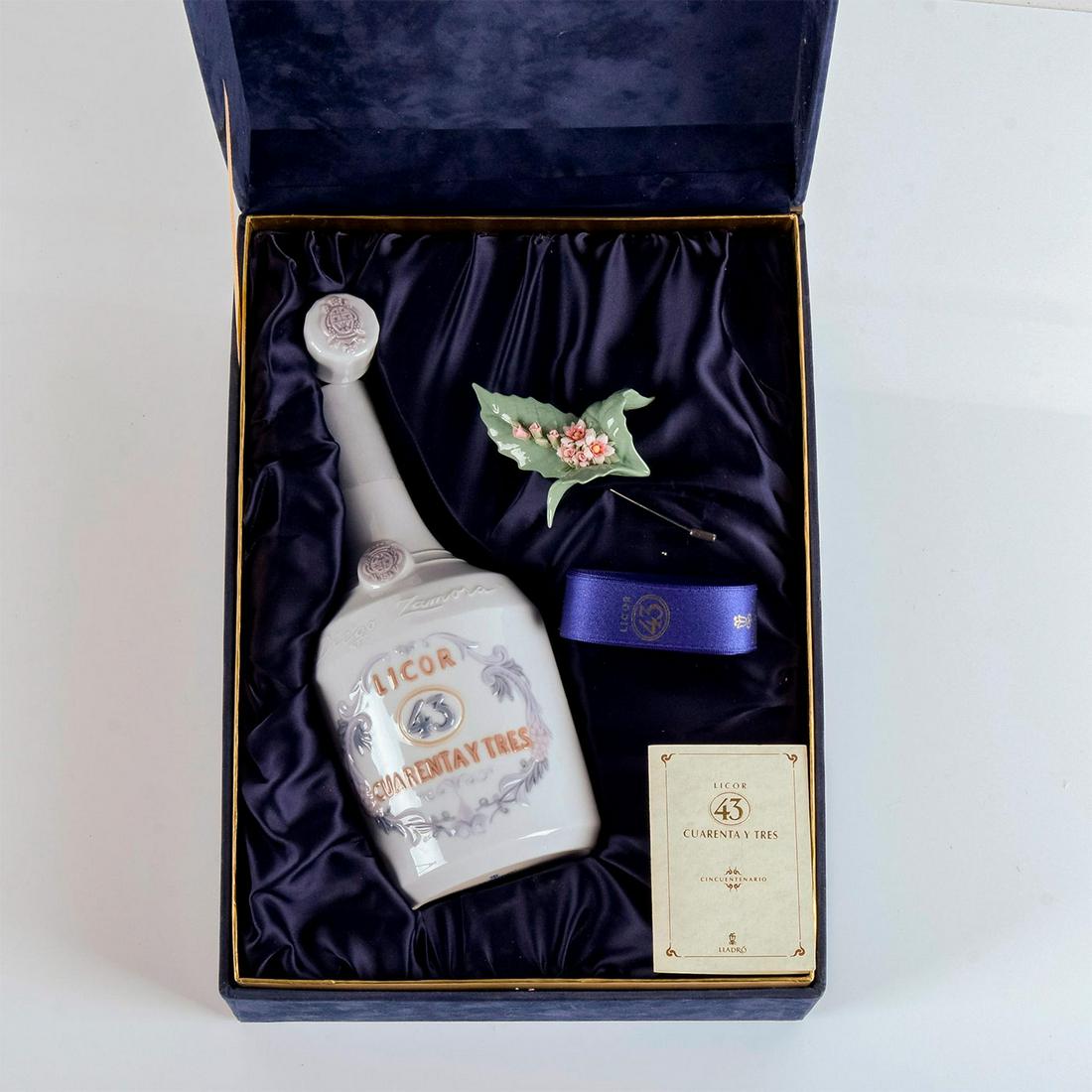 Licor 43 1007516 - Lladro Porcelain Liquor Bottle and Brooch (1 of 7)