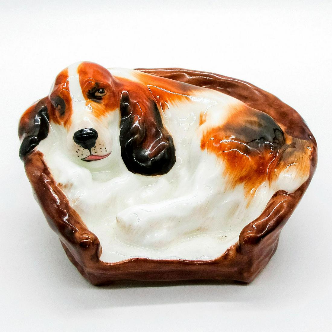 Royal Doulton Figurine Cocker Spaniel Lying in Basket HN2585 (1 of 5)