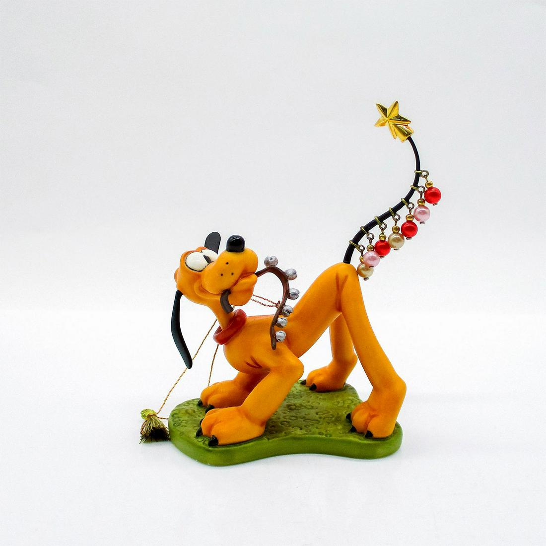 Disney Classics Collection Ornament, Pluto Helps Decorate (1 of 4)