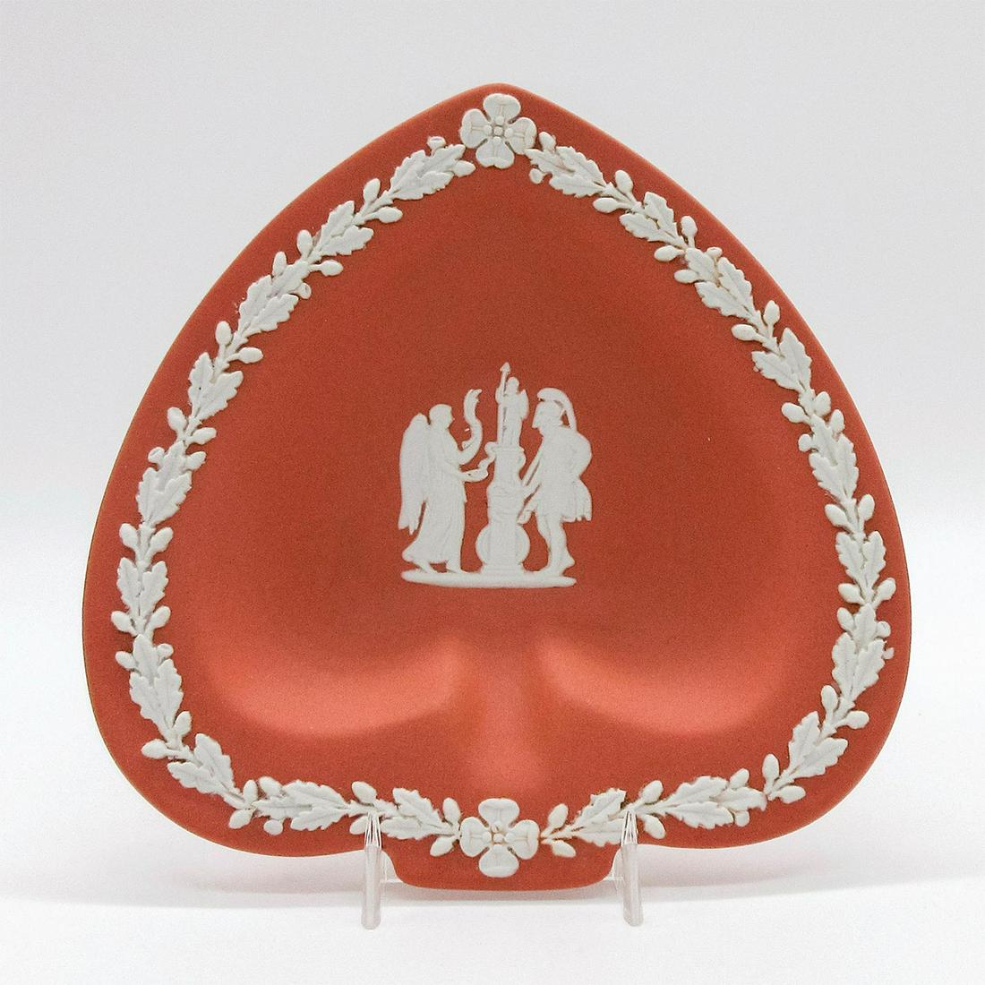 Wedgwood Terracotta Jasperware, Spade Ashtray: Spade shaped ashtray in terracotta ground with Neoclassical figures and foliate pattern in white relief. Impressed Wedgwood backstamp. #wedgwood #jasperware Issued: 1957 Dimensions: 4.5"L x 4.5"W x .7