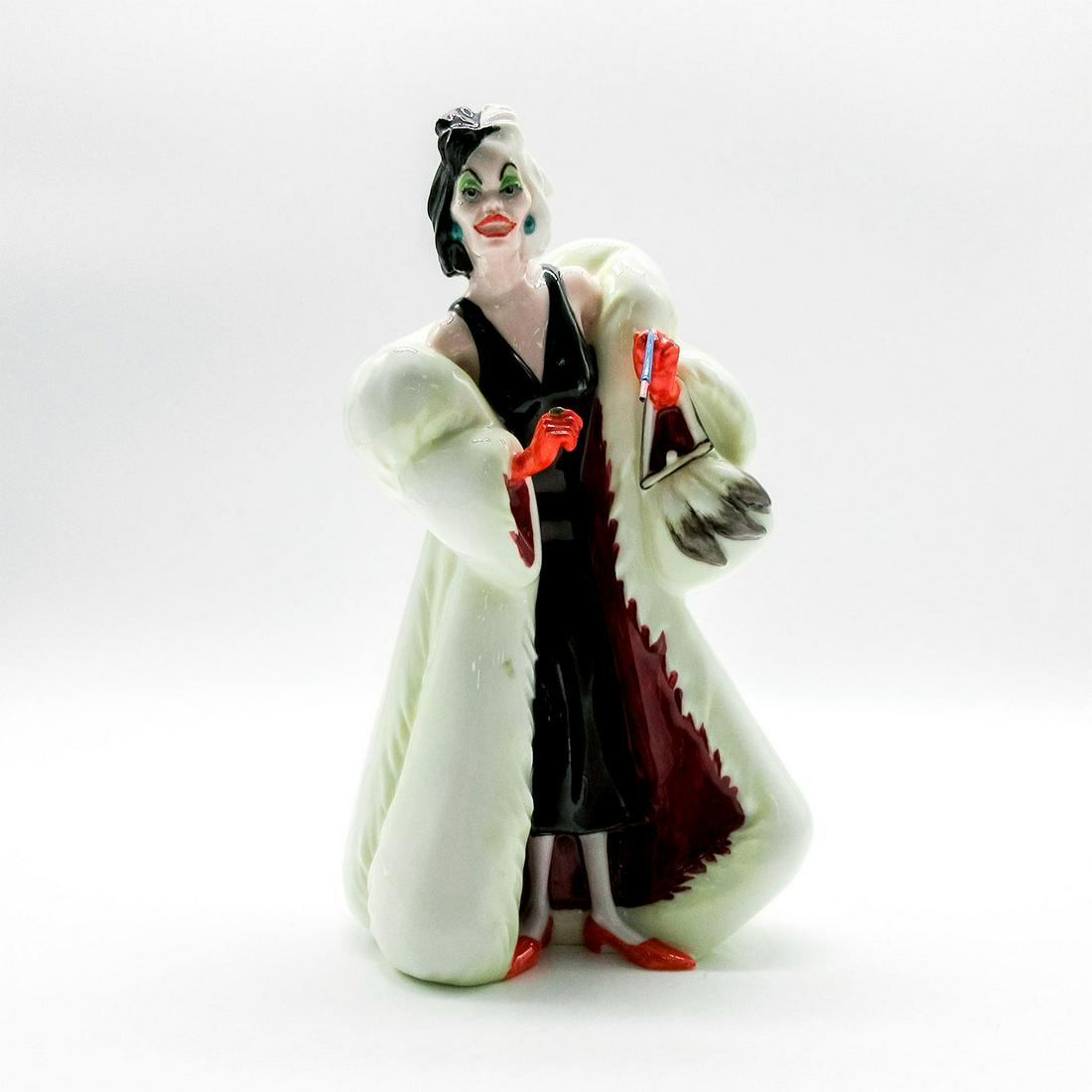 Cruella De Vil HN3839 - Royal Doulton Figurine: Character from 101 Dalmatians. Royal Doulton's partnership with Disney has brought about the creation of a range of collectable figurines that celebrate some of the most beloved Disney moments, ch