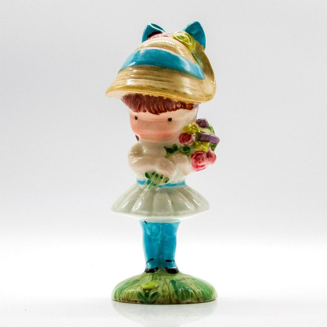 Vintage Beswick England Porcelain Figurine Joan Walsh Anglun: Beautiful glazed multicolor figure of a girl with a bouquet of flowers . Beswick England backstamp. #Figurines #Porcelain #Girl #Flowers Issued: 20th c. Dimensions: 4.75"H Manufacturer: Beswick Countr