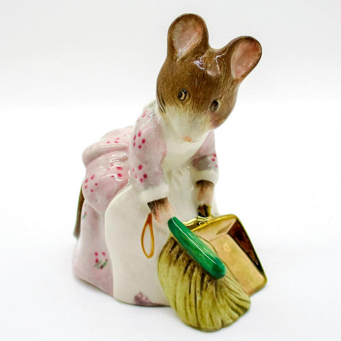 Hunca Munca Sweeping - Beswick - Beatrix Potter Figurine (1 of 3)