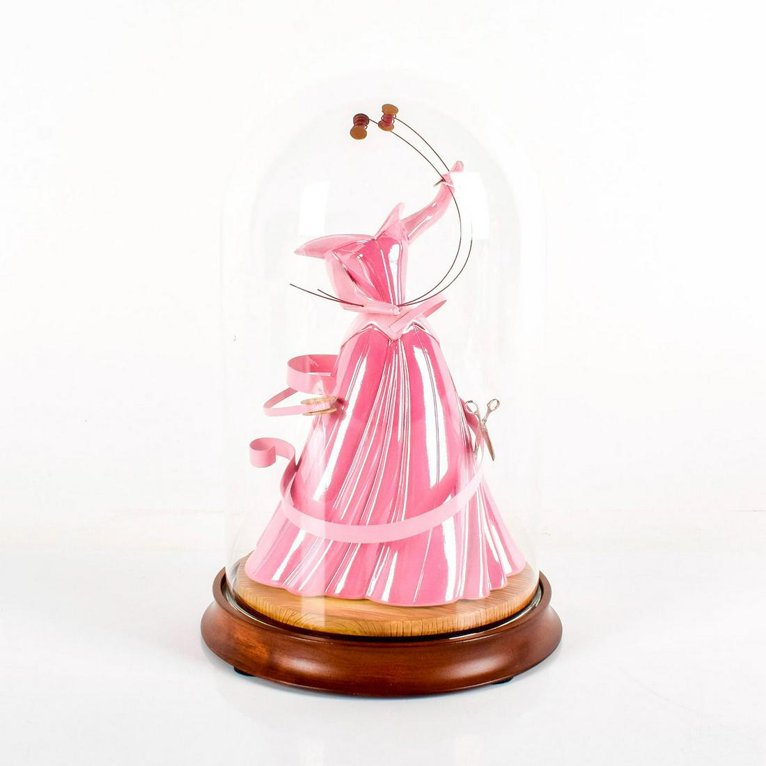 A Dress a Princess Can Be Proud Of - Walt Disney Classics Figurine (1 of 7)