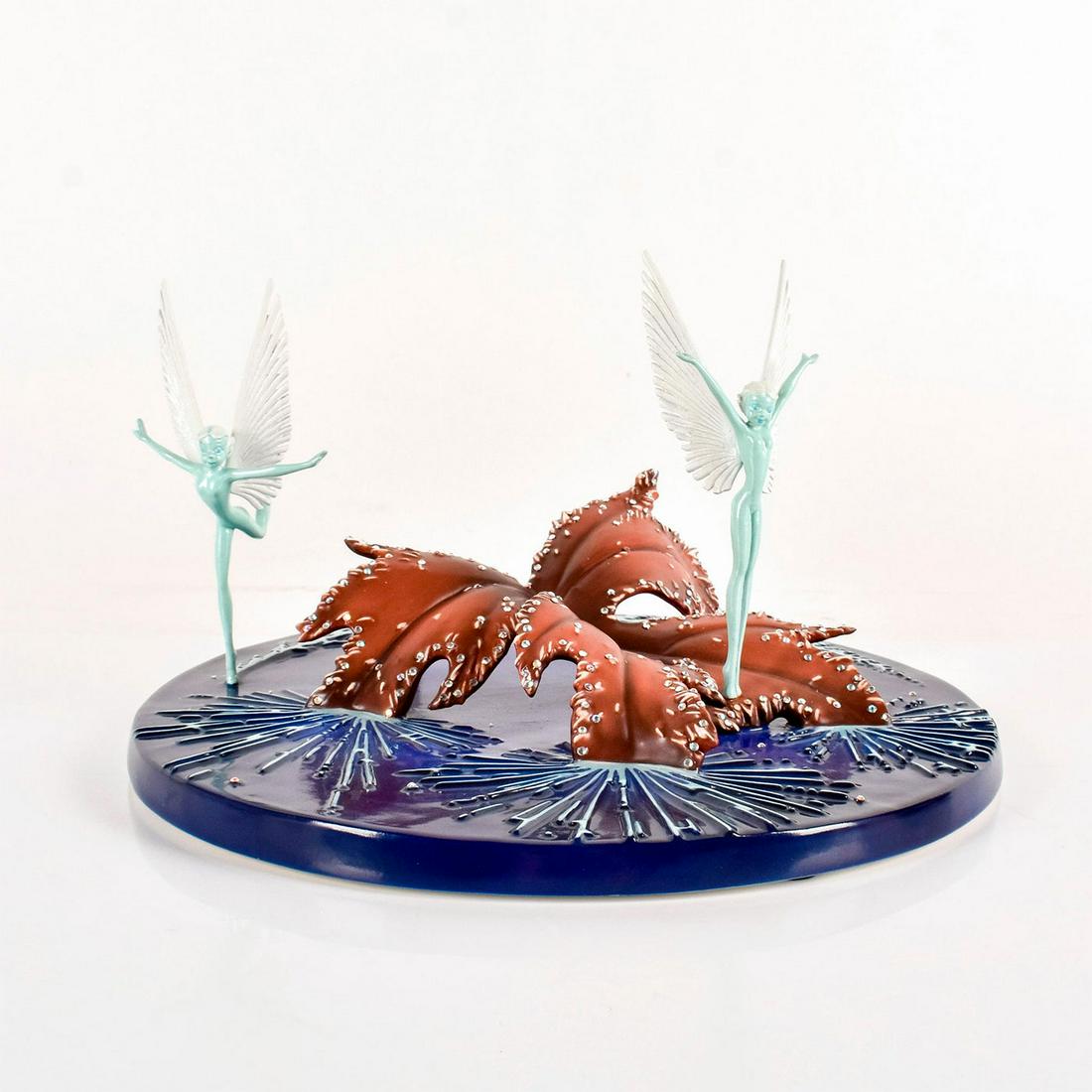 Delicate Dance of Winter - Walt Disney Classics Figurine (1 of 8)