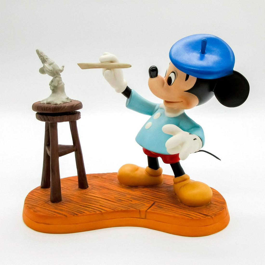 Mickey Mouse, Creating a Classic - Walt Disney Classics Figurine (1 of 7)