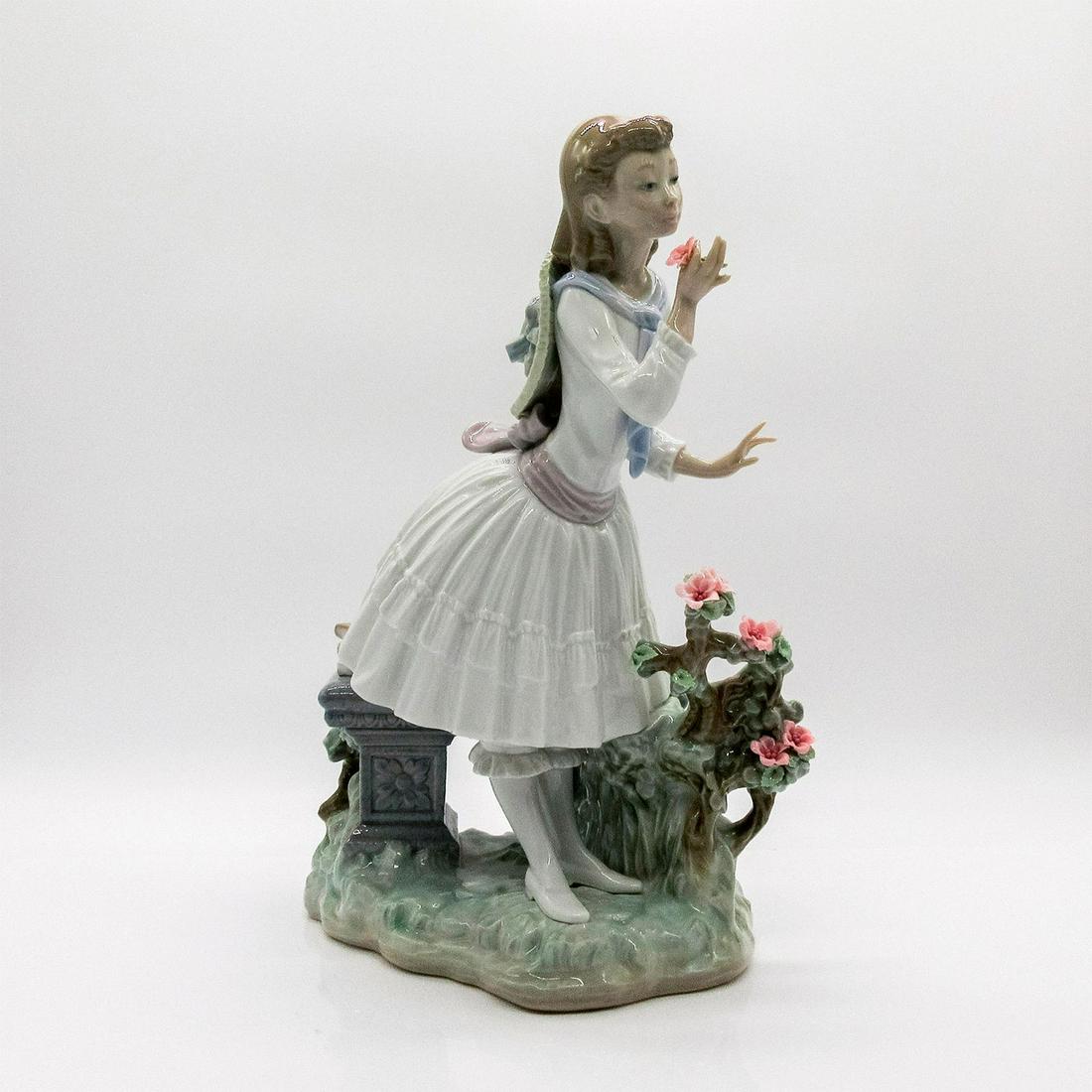 Exquisite Scent 1001313 - Lladro Porcelain Figurine (1 of 7)