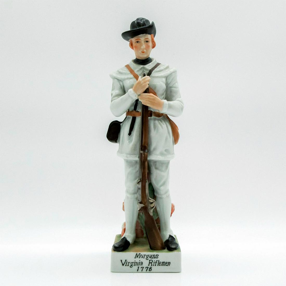 Andrea by Sadek Figurine, Morgans Virginia Riflemen 1776: Vintage American Revolutionary War figure; a man in white jacket and pants holding a rifle with silver gilt accents. Andrea by Sadek sticker on base. 6965 stamped on base. #RevolutionaryWar Issued: 20