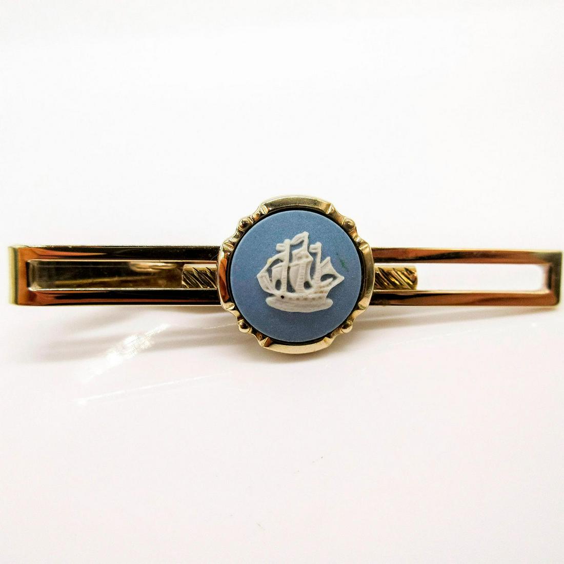 Stratton Wedgwood Jasperware Tie Clip, Sailing Ship: Silver toned tie clip with white relief of a sailing ship on blue Jasperware. Wedgwood incised backstamp. Jasper front face: .5"W. Includes box. #Stratton #Wedgwood #Jasperware #Tieclip Issued: 20th c