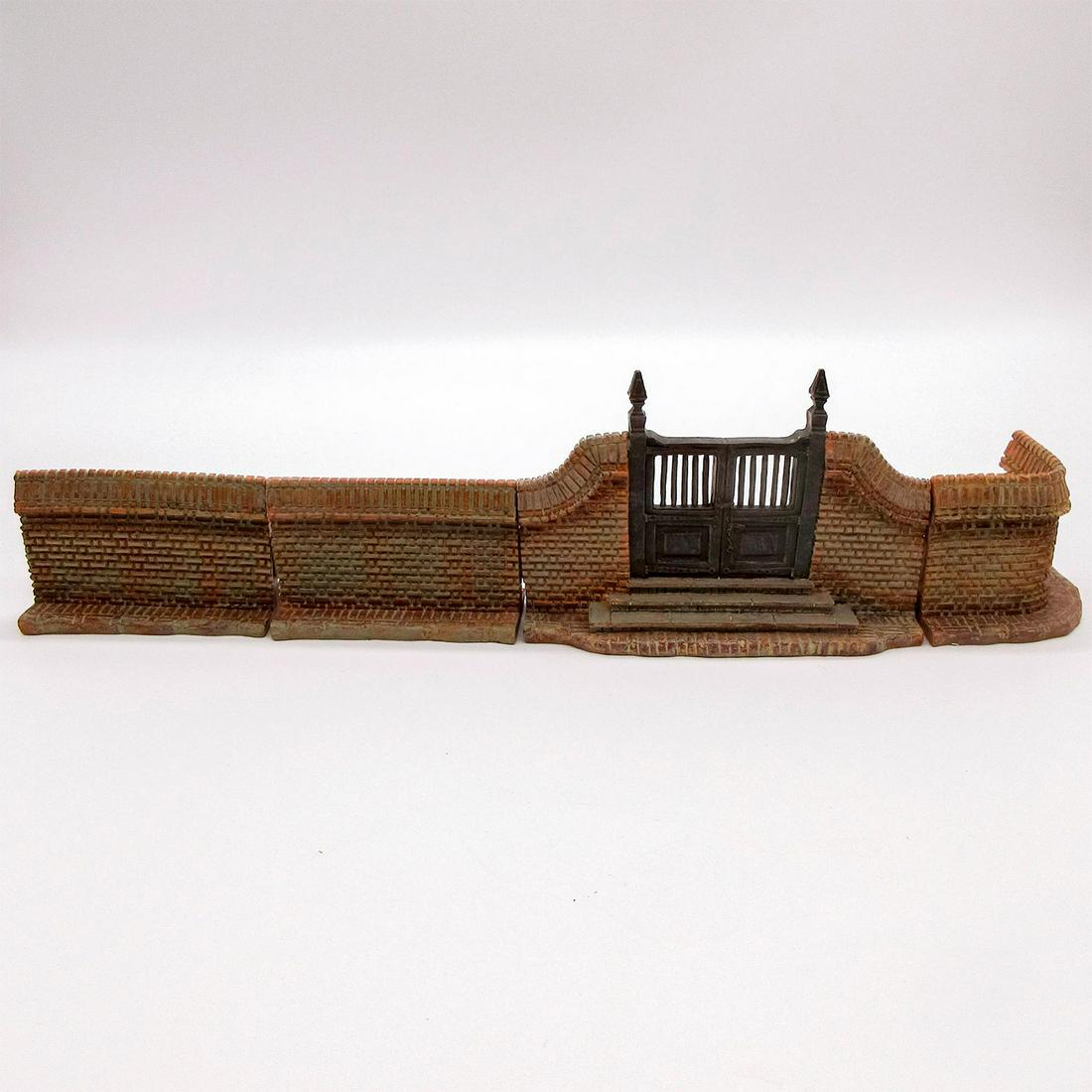 4pc Colonial Williamsburg Figures, Bruton Gate & Brick Walls (1 of 8)