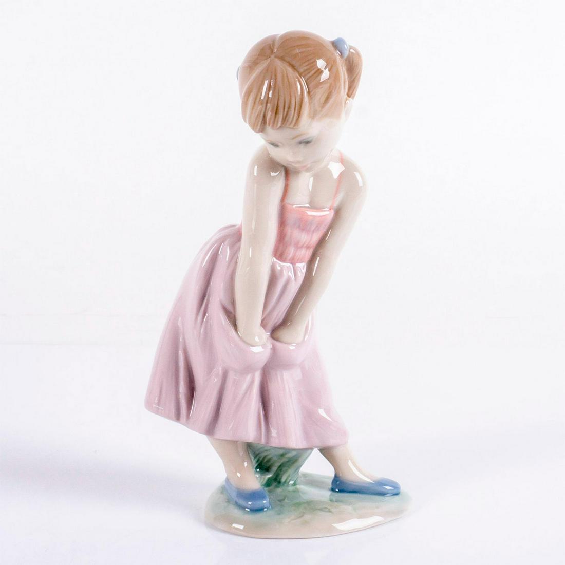 Sweet Shyness 1009171 - Lladro Porcelain Figurine (1 of 8)