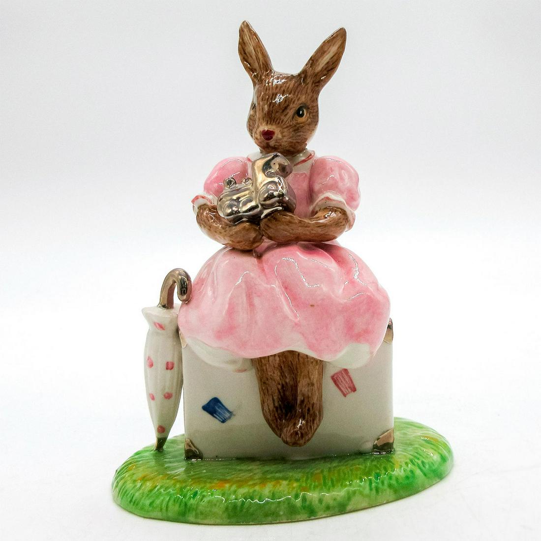 Sitting on a Suitcase DB482 Platinum - Royal Doulton Bunnykins (1 of 5)