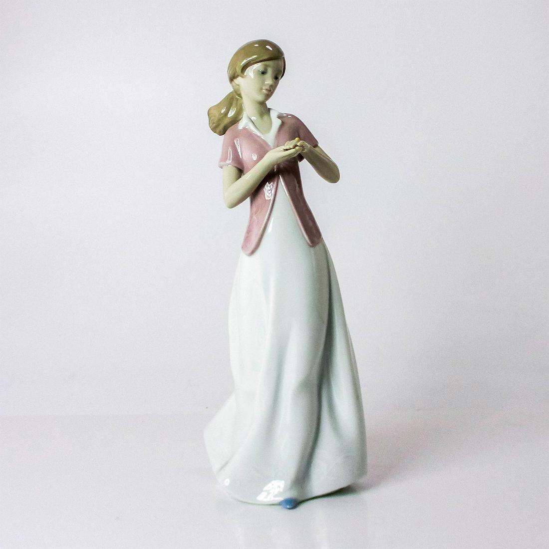 Nao Porcelain Figurine Present Of Love: Lady enjoying her wedding ring. Model number 1618. Nao backstamp. Comes with original box. #Art #HomeDecor #Figurines Issued: 20th c. Dimensions: 4" L x 3" W x 10" H Manufacturer: Nao Country of Origi