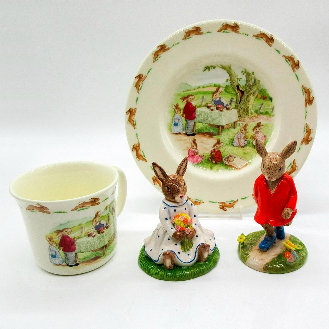 4pc Royal Doulton Bunnykins, Figurines with Matching Plate /Cup Set: Unique combination of picnic themed serveware, two accompanying figurines. Harry #487 & Susan #485 both measure 4.5"H. Includes original figurine boxes. Dimensions of box: 4.5"L x 4"W