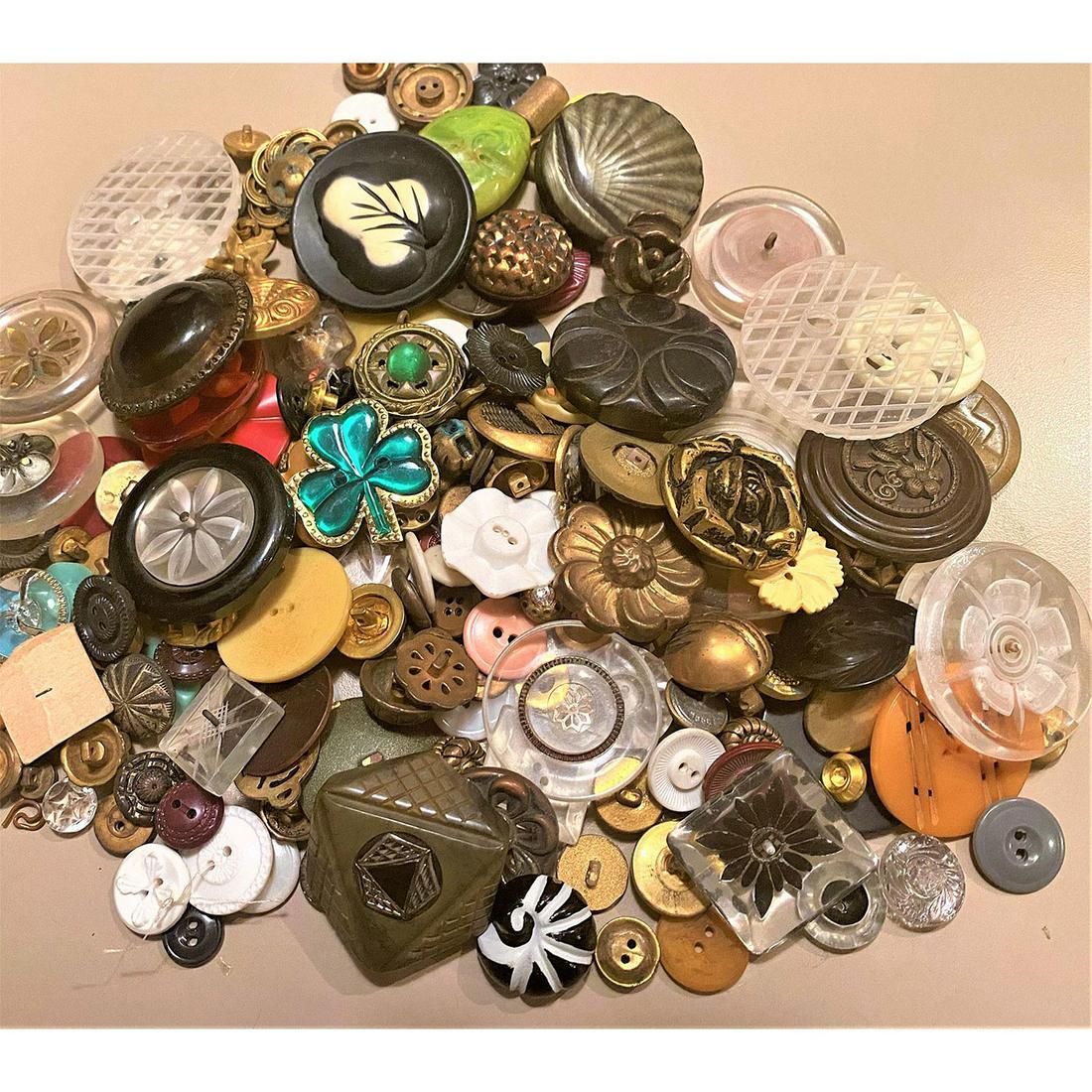 Bag Lot of Assorted Plastic Buttons Including Bakelite (1 of 5)