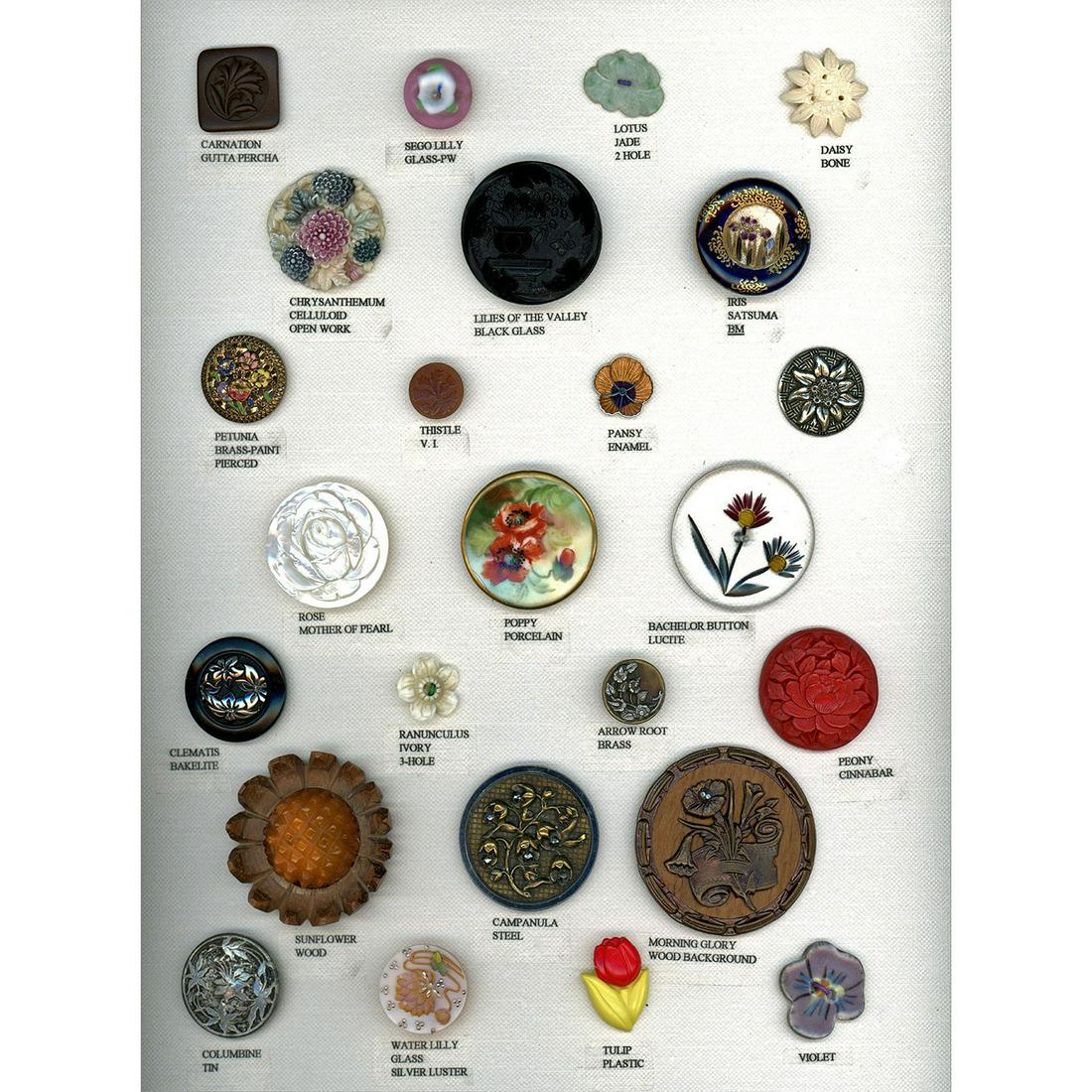 A Card of Div 1 & 3 Assorted Material Flower Buttons (1 of 4)