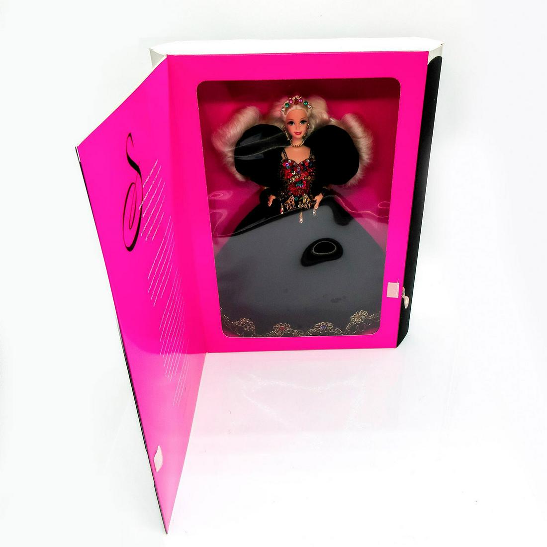 Vintage Mattel Barbie Doll, Jeweled Splendor: FAO Schwarz. Signature Collection. #14061. In original box, unopened. Dimensions of box: 15.5"L x 12.25"W x 3"H. #mattel #Barbie #jeweled #splendor #faoschwarz Issued: 1995 Dimensions: 11.5" H Manufac