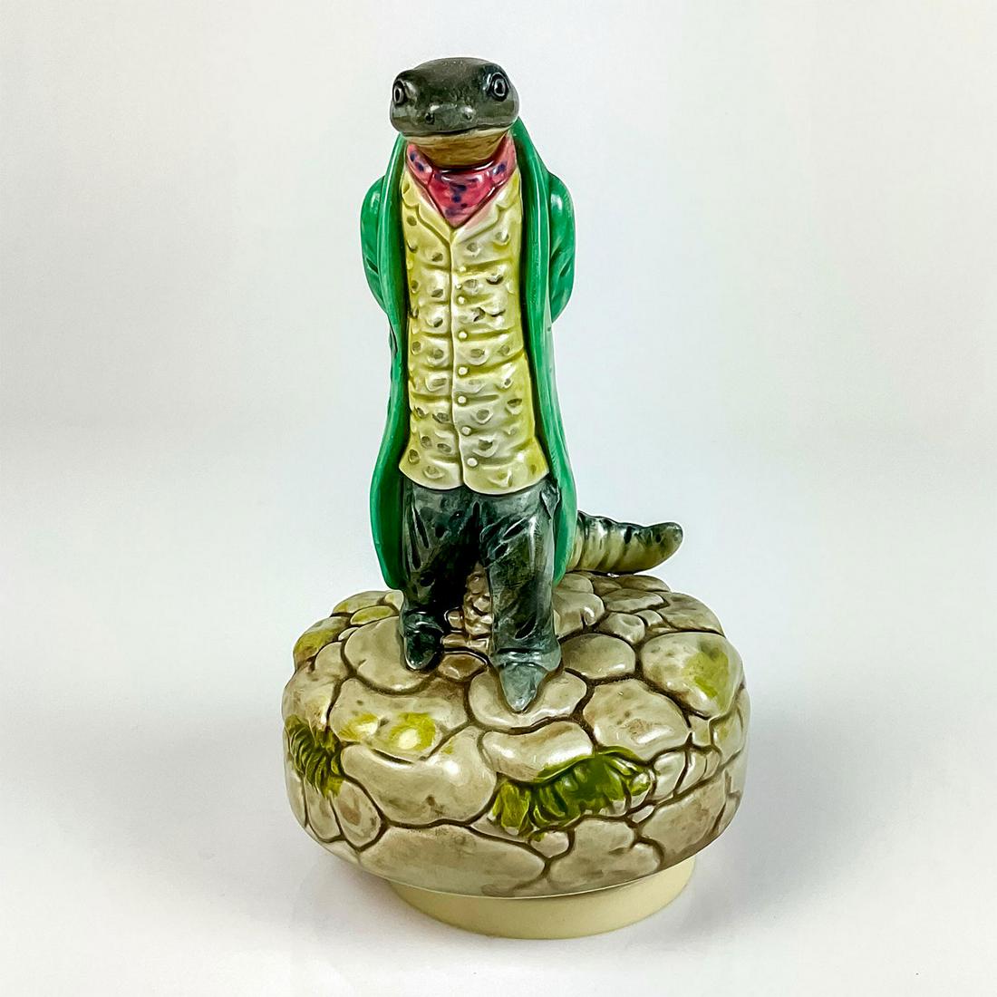 Vintage Schmid Revolving Music Box, Sir Isaac Newton: Beatrix Potter Collection. Musical Collectibles. Plays tune. F. Warne & Co. and Schmid backstamps. This item has no reserve. Dimensions: 6.5" H Manufacturer: Schmid Country of Origin: Japan