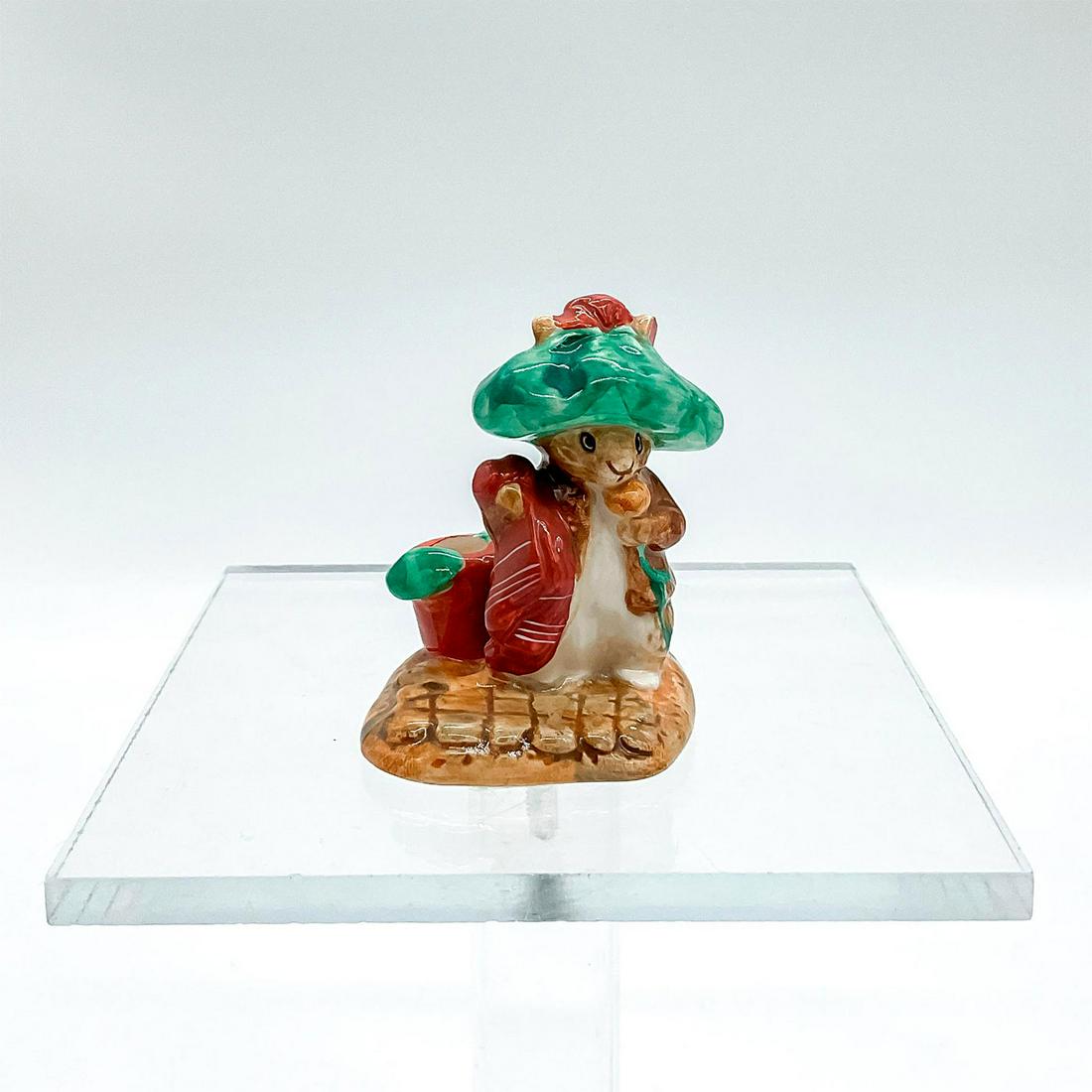 Schmid Beatrix Potter Figurine, Miniature Benjamin Bunny: Miniature Benjamin Bunny holding a carrot and a red handkerchief decorated in glossy finish. Schmid and F Warne & Co. backstamp and label. This item has no reserve. Issued: 1993 Dimensions: 2.5" H Man