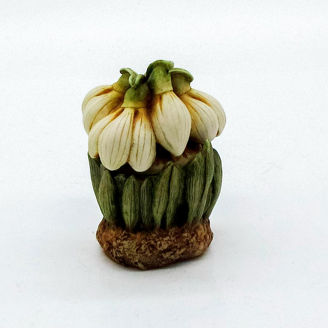 Lord Byron's Harmony Garden Trinket Box, Snow Drop: Features lovely flower symbolizing hope and purity. Dimensions of box: 4.5"L x 3"W x 4.5"H. Harmony Garden backstamp. Harmony Kingdom backstamp. #snow #drop #trinket #harmony #garden Artist: Martin Pe