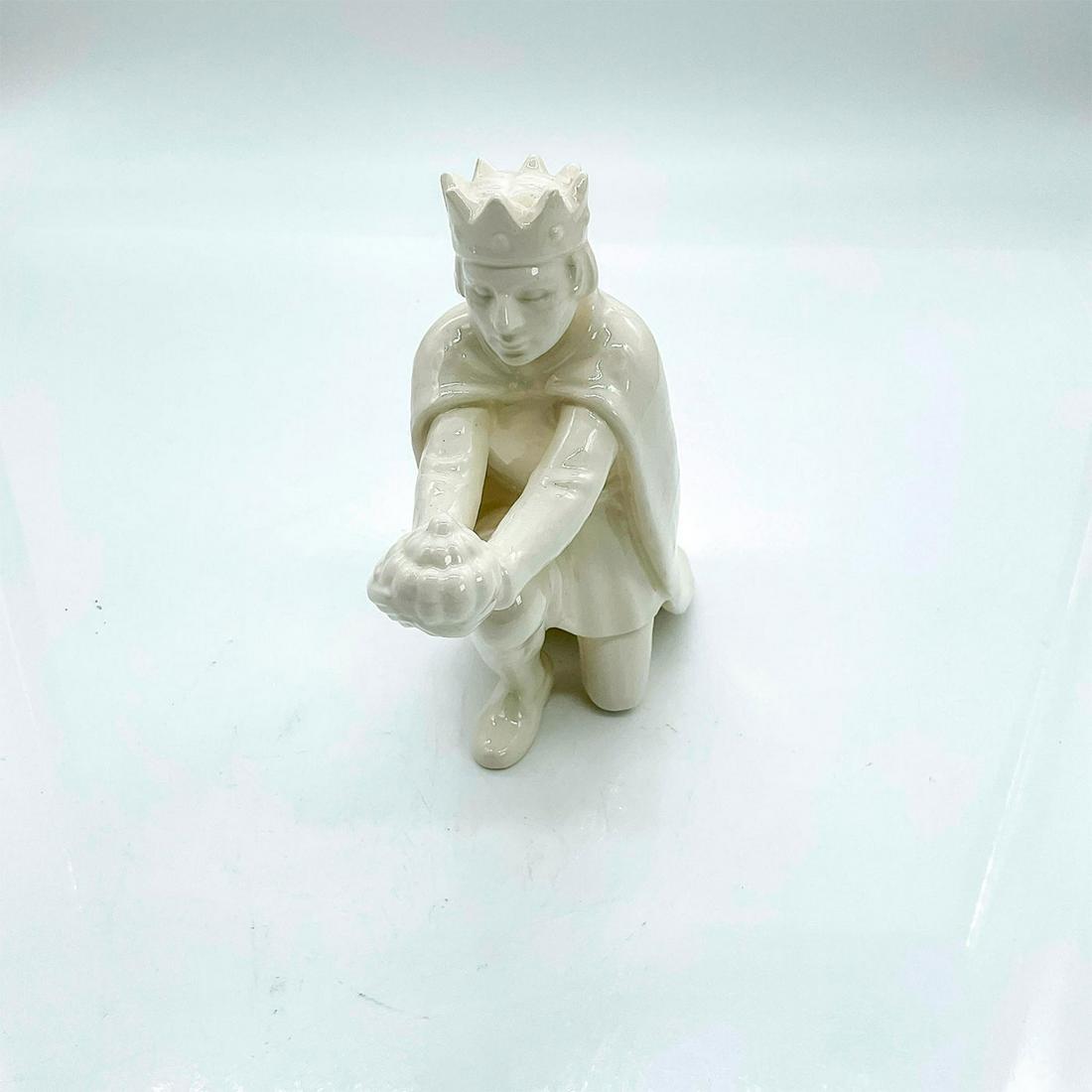 Vintage Goebel Hummel White Nativity Wise Man Figurine (1 of 3)