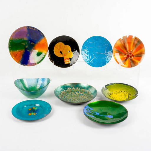 9pc Vintage Enameled Copper Plates and Bowl Dec 18, 2022 Lion and